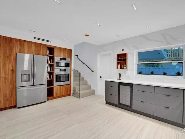 4-bedroom home for rent in Fort Lauderdale - 4417 SW 38th Terrace - MondialRealty