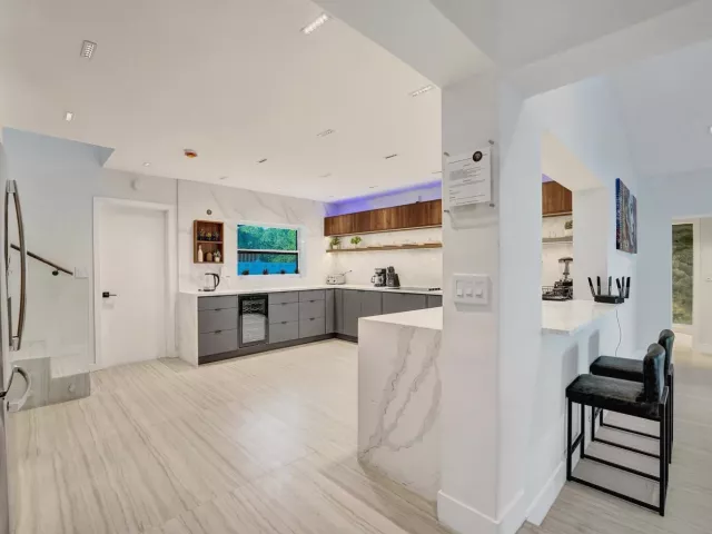 4-bedroom home for rent in Fort Lauderdale - 4417 SW 38th Terrace - MondialRealty
