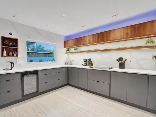 4-bedroom home for rent in Fort Lauderdale - 4417 SW 38th Terrace - MondialRealty