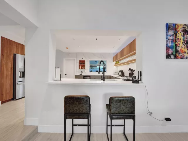4-bedroom home for rent in Fort Lauderdale - 4417 SW 38th Terrace - MondialRealty
