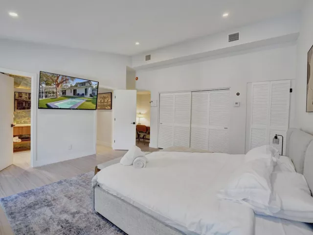 4-bedroom home for rent in Fort Lauderdale - 4417 SW 38th Terrace - MondialRealty