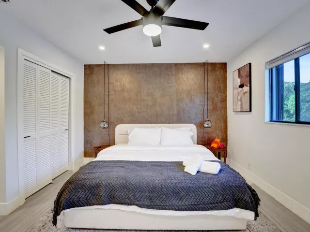 4-bedroom home for rent in Fort Lauderdale - 4417 SW 38th Terrace - MondialRealty