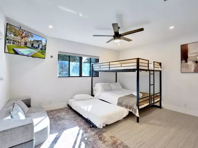 4-bedroom home for rent in Fort Lauderdale - 4417 SW 38th Terrace - MondialRealty