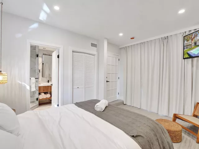 4-bedroom home for rent in Fort Lauderdale - 4417 SW 38th Terrace - MondialRealty