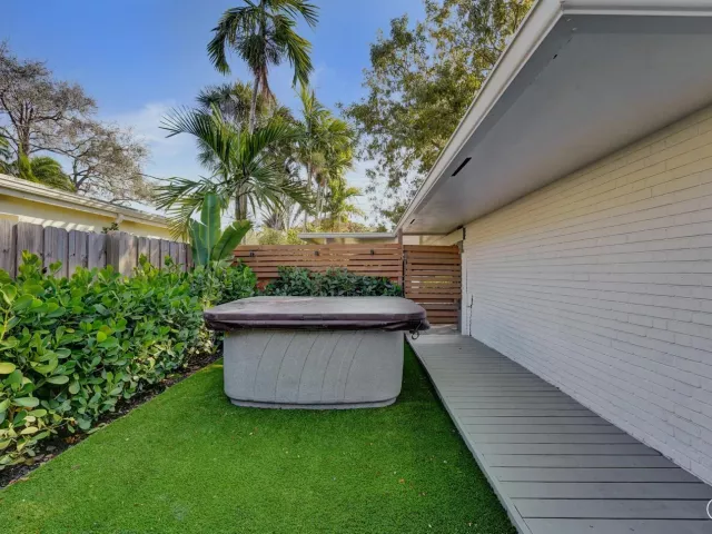 4-bedroom home for rent in Fort Lauderdale - 4417 SW 38th Terrace - MondialRealty