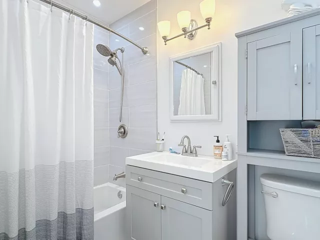 3-bedroom home for rent in Fort Lauderdale - 4516 NE 21st Lane - MondialRealty