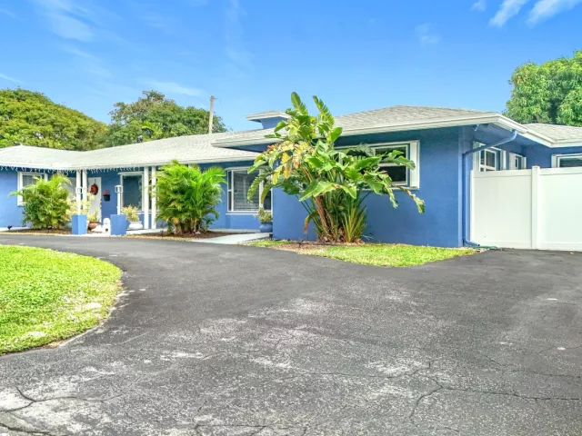 3-bedroom home for rent in Fort Lauderdale - 4516 NE 21st Lane - MondialRealty