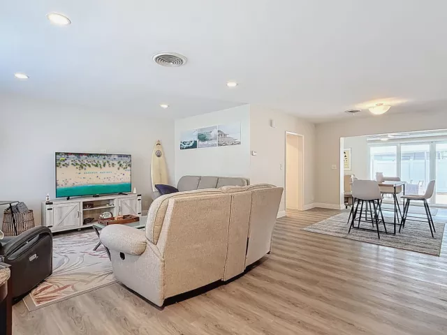 3-bedroom home for rent in Fort Lauderdale - 4516 NE 21st Lane - MondialRealty