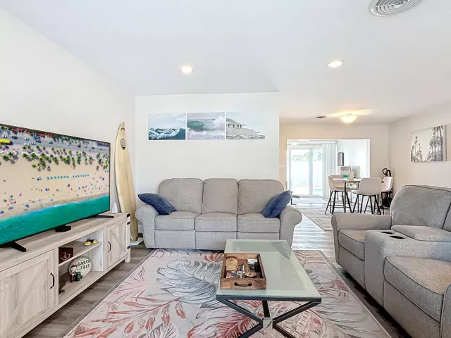 3-bedroom home for rent in Fort Lauderdale - 4516 NE 21st Lane - MondialRealty