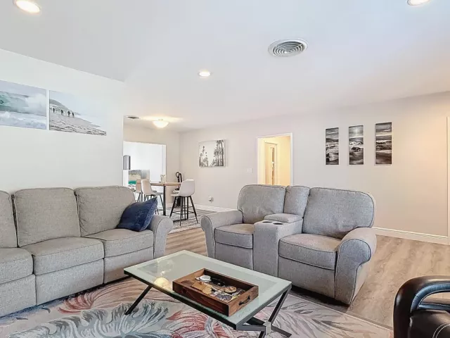 3-bedroom home for rent in Fort Lauderdale - 4516 NE 21st Lane - MondialRealty