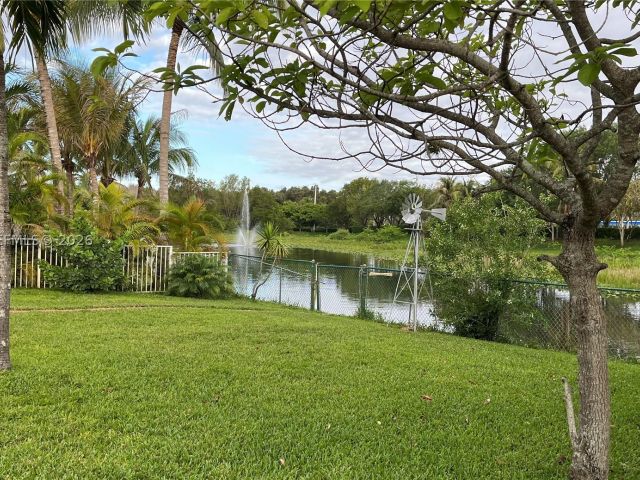 4-bedroom home for sale in Pembroke Pines - 19409 NW 24th Pl - MondialRealty