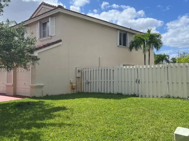 4-bedroom home for sale in Pembroke Pines - 19409 NW 24th Pl - MondialRealty