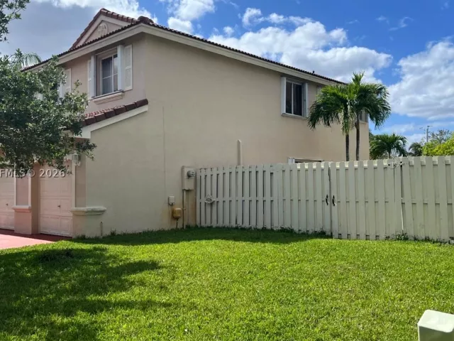 4-bedroom home for sale in Pembroke Pines - 19409 NW 24th Pl - MondialRealty