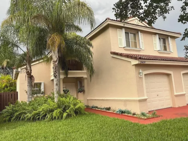 4-bedroom home for sale in Pembroke Pines - 19409 NW 24th Pl - MondialRealty