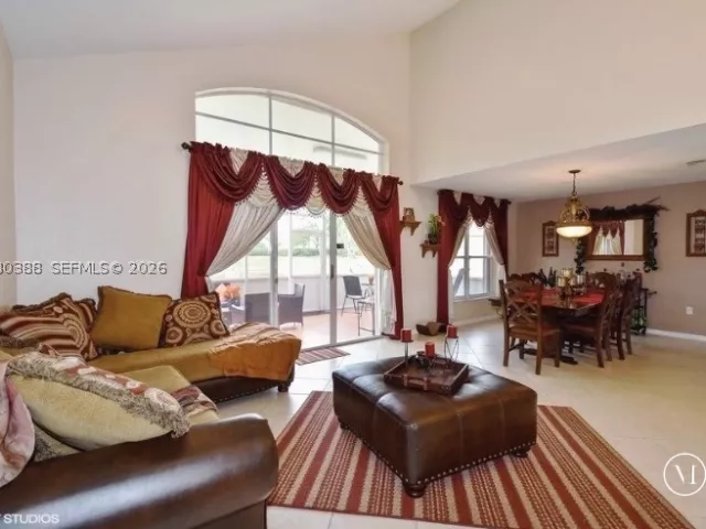 4-bedroom home for sale in Pembroke Pines - 19409 NW 24th Pl - MondialRealty