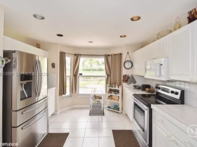 4-bedroom home for sale in Pembroke Pines - 19409 NW 24th Pl - MondialRealty