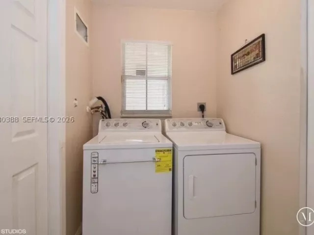 4-bedroom home for sale in Pembroke Pines - 19409 NW 24th Pl - MondialRealty