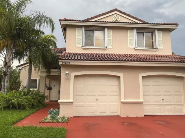 4-bedroom home for sale in Pembroke Pines - 19409 NW 24th Pl - MondialRealty