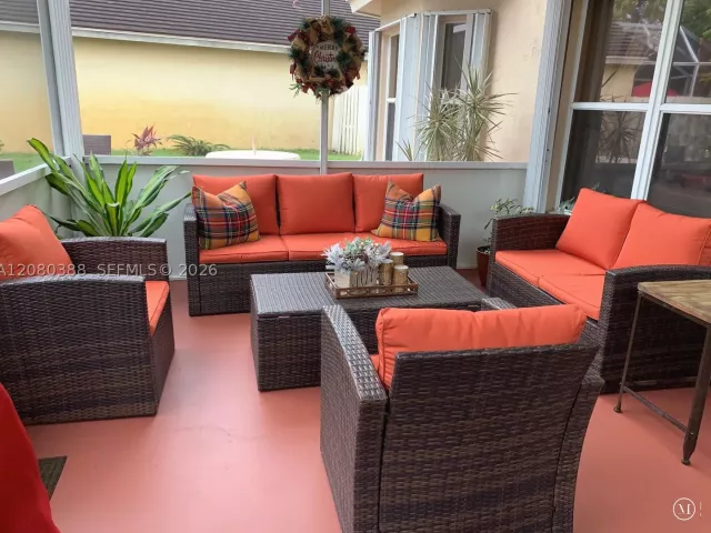 4-bedroom home for sale in Pembroke Pines - 19409 NW 24th Pl - MondialRealty