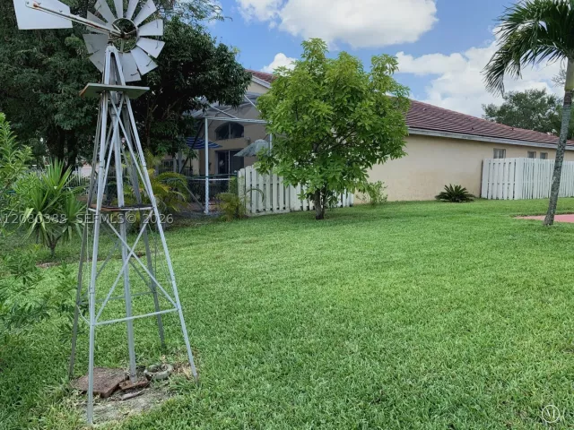 4-bedroom home for sale in Pembroke Pines - 19409 NW 24th Pl - MondialRealty