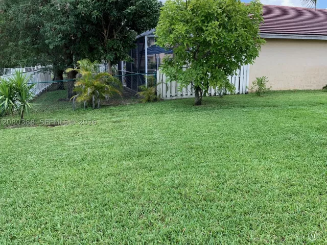 4-bedroom home for sale in Pembroke Pines - 19409 NW 24th Pl - MondialRealty