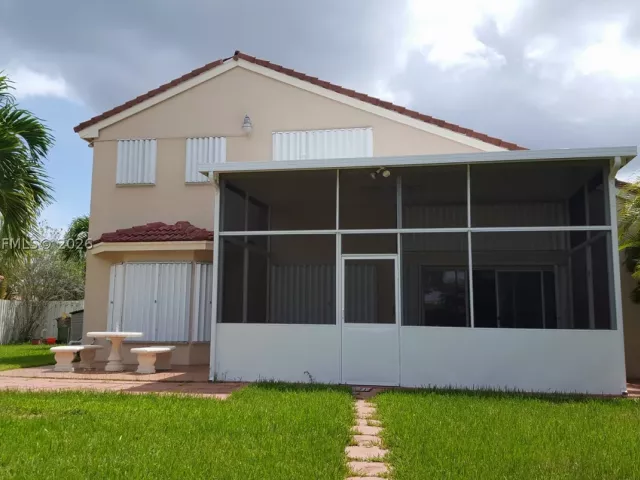 4-bedroom home for sale in Pembroke Pines - 19409 NW 24th Pl - MondialRealty