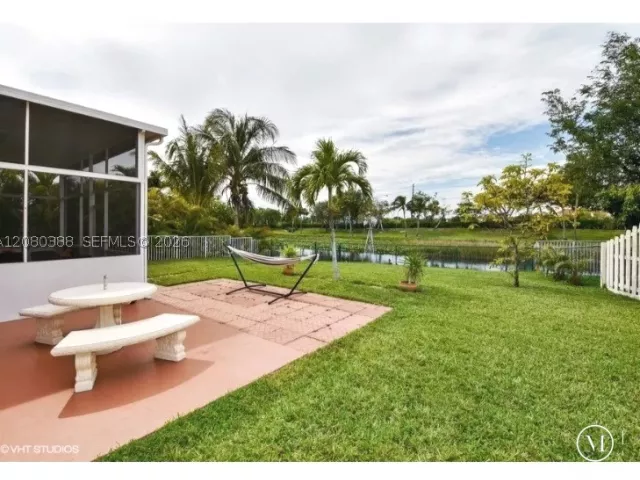 4-bedroom home for sale in Pembroke Pines - 19409 NW 24th Pl - MondialRealty