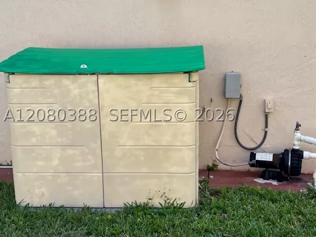 4-bedroom home for sale in Pembroke Pines - 19409 NW 24th Pl - MondialRealty