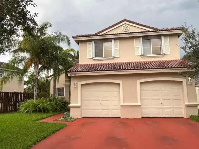 4-bedroom home for sale in Pembroke Pines - 19409 NW 24th Pl - MondialRealty