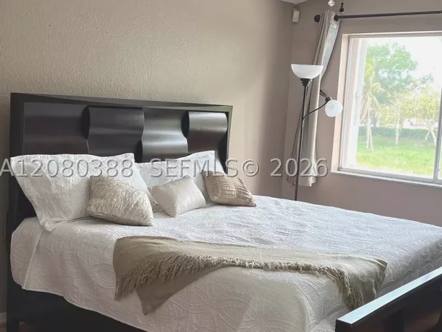 4-bedroom home for sale in Pembroke Pines - 19409 NW 24th Pl - MondialRealty