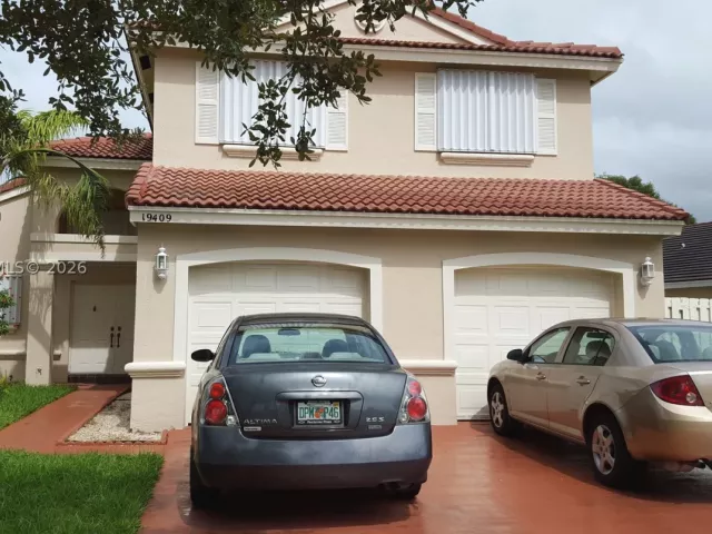 4-bedroom home for sale in Pembroke Pines - 19409 NW 24th Pl - MondialRealty