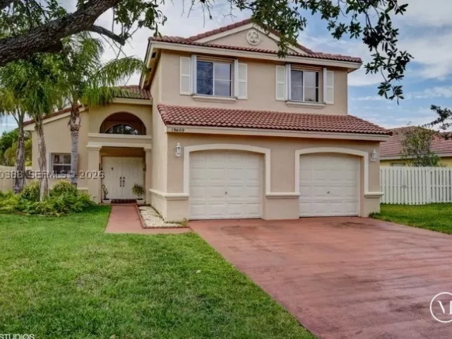 4-bedroom home for sale in Pembroke Pines - 19409 NW 24th Pl - MondialRealty