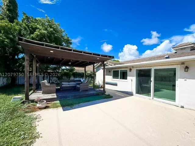 3-bedroom home for rent in Boca Raton - 2298 NE 2nd Ave n/a - MondialRealty