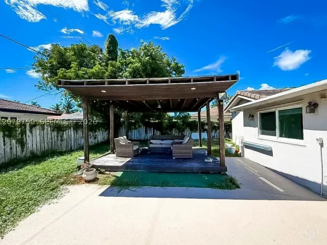 3-bedroom home for rent in Boca Raton - 2298 NE 2nd Ave n/a - MondialRealty