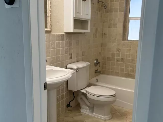 2-bedroom home for sale in Boca Raton - 455 NE 29TH Street - MondialRealty