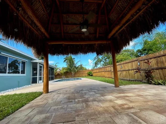2-bedroom home for sale in Boca Raton - 455 NE 29TH Street - MondialRealty