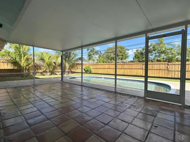 2-bedroom home for sale in Boca Raton - 455 NE 29TH Street - MondialRealty