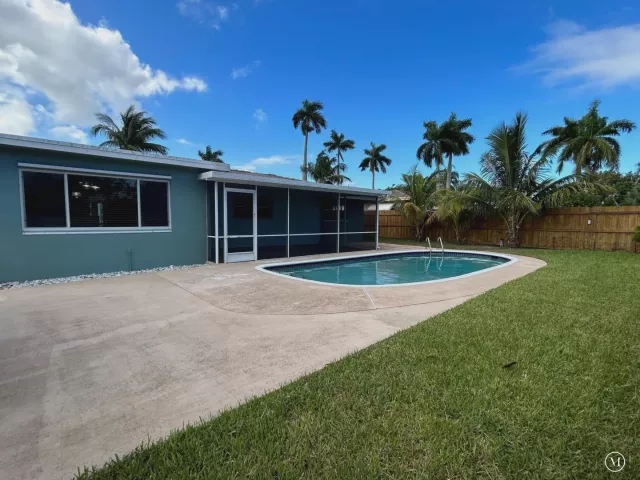 2-bedroom home for sale in Boca Raton - 455 NE 29TH Street - MondialRealty