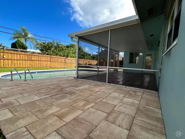 2-bedroom home for sale in Boca Raton - 455 NE 29TH Street - MondialRealty