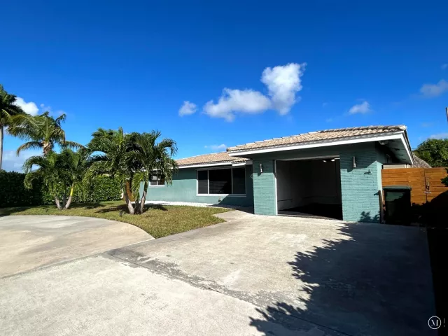 2-bedroom home for sale in Boca Raton - 455 NE 29TH Street - MondialRealty