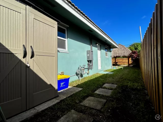 2-bedroom home for sale in Boca Raton - 455 NE 29TH Street - MondialRealty