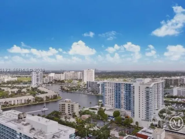 1-bedroom condo for sale in Hollywood - 4111 S Ocean Dr 2010 - MondialRealty