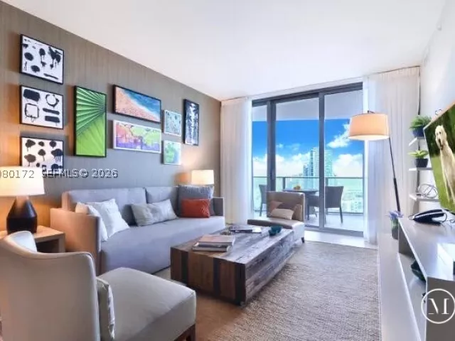 1-bedroom condo for sale in Hollywood - 4111 S Ocean Dr 2010 - MondialRealty