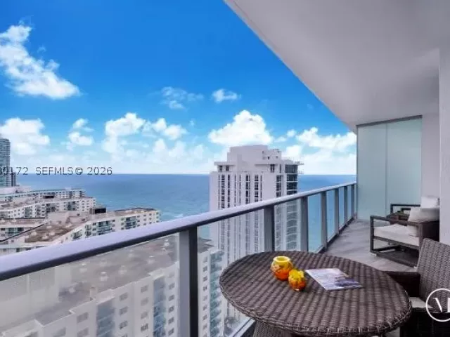 1-bedroom condo for sale in Hollywood - 4111 S Ocean Dr 2010 - MondialRealty