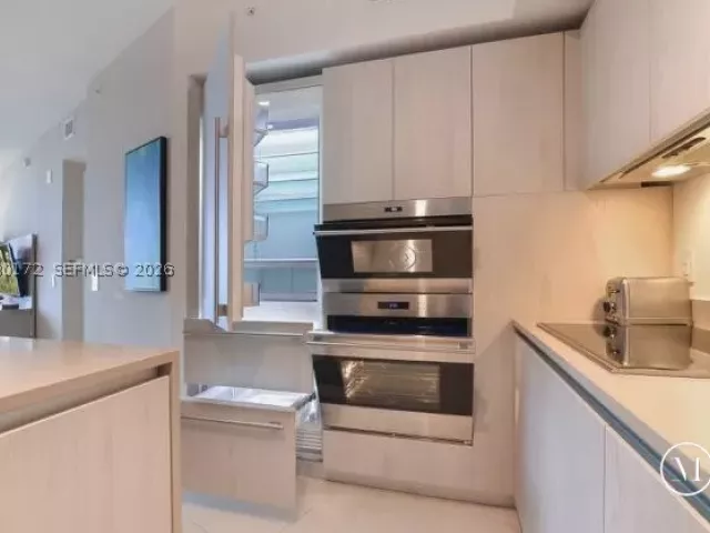 1-bedroom condo for sale in Hollywood - 4111 S Ocean Dr 2010 - MondialRealty