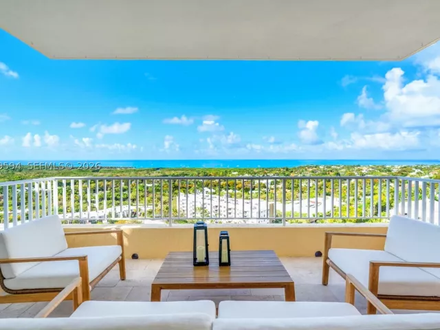 3-bedroom condo for rent in Key Biscayne - 789 Crandon Blvd 1603 - MondialRealty