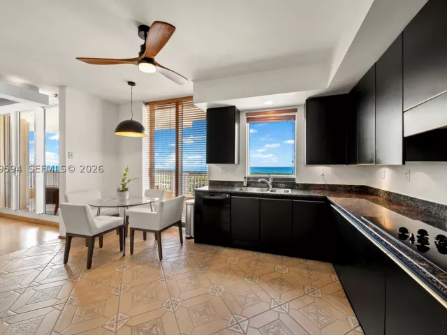 3-bedroom condo for rent in Key Biscayne - 789 Crandon Blvd 1603 - MondialRealty