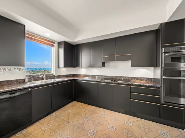 3-bedroom condo for rent in Key Biscayne - 789 Crandon Blvd 1603 - MondialRealty