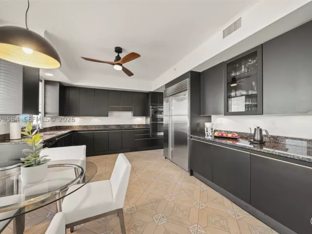 3-bedroom condo for rent in Key Biscayne - 789 Crandon Blvd 1603 - MondialRealty