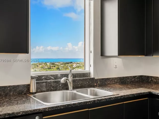 3-bedroom condo for rent in Key Biscayne - 789 Crandon Blvd 1603 - MondialRealty